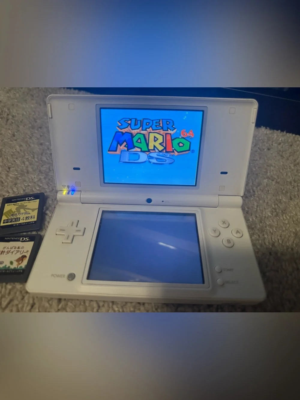 Nintendo DSI White Dual-Screen Handheld with 4 DS Game Cartridges - Japanese